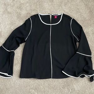 Vince Camuto elegant black & white top.